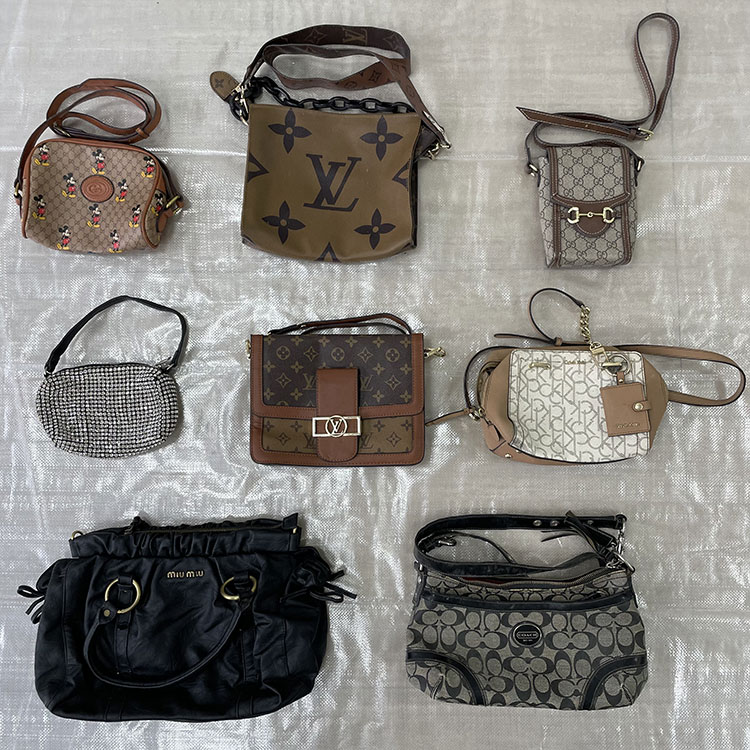 Gebrauchte internationale Tasche
